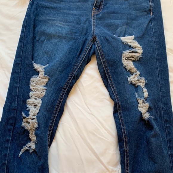 Cropped Ripped Target Denim - Picture 5 of 5